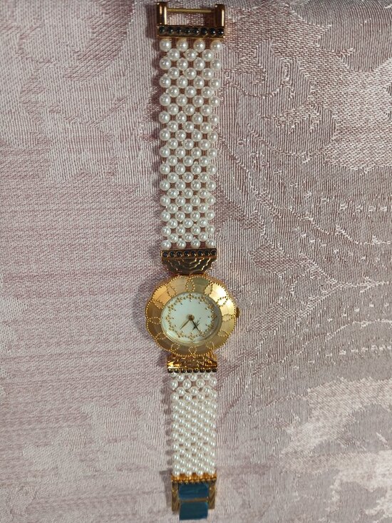 Sevenarts Ltd Erte\' Women\'s gold faced watch with Pearl band VERY RARE main image 4